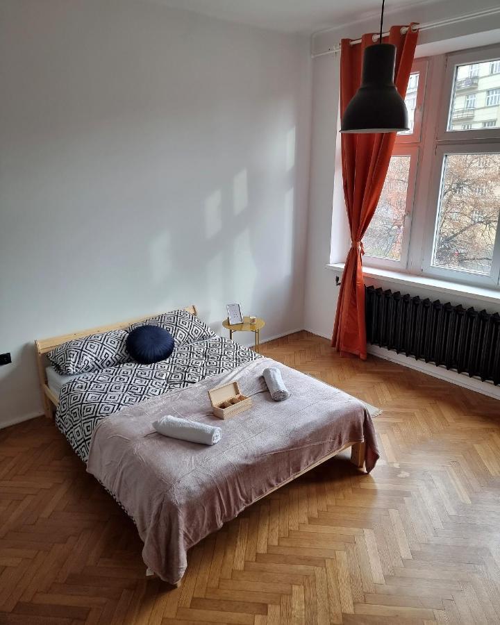 Big And Cozy Bedroom In Krakau Buitenkant foto